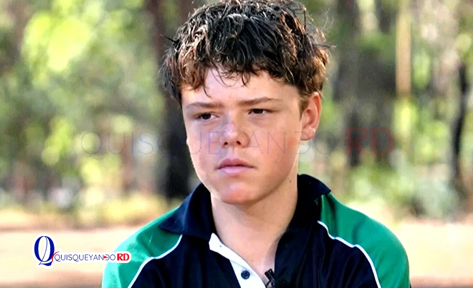 Valentía extrema: joven nada kilómetros en mar furioso para salvar a su familia en Australia