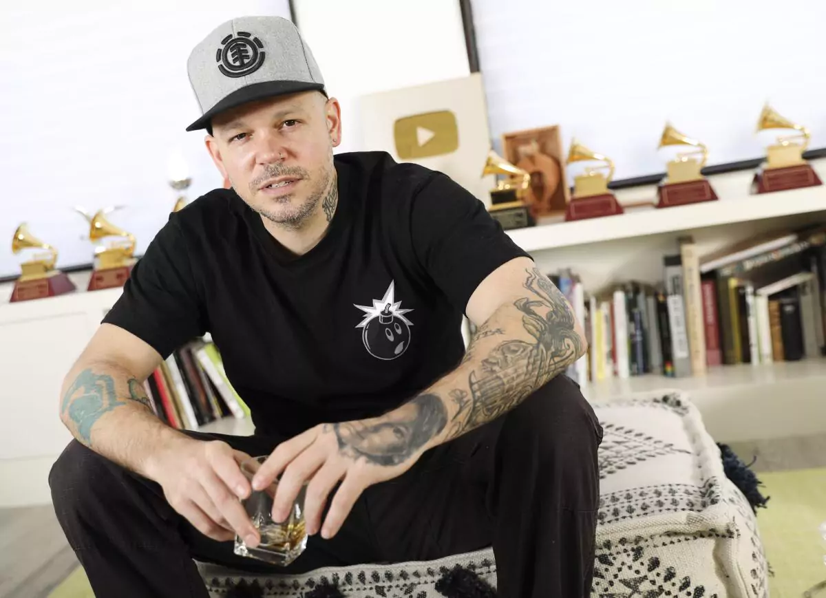 Residente a dominicanos detenidos en PR: «Ningún ser humano es ilegal»