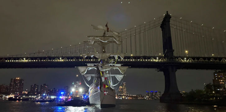 Buque de la Armada mexicana choca contra el puente de Brooklyn: dos marineros muertos