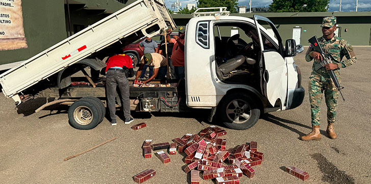 Decomisan 80 mil cigarrillos de contrabando ocultos en camión en Santiago Rodríguez