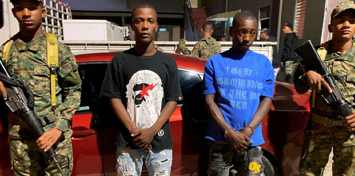 Arrestan teniente del Ejército y cabo de la Policía por tráfico de haitianos