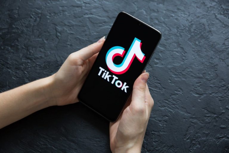 Adolescente es asesinada por su padre en Pakistán tras negarse a eliminar su cuenta de TikTok