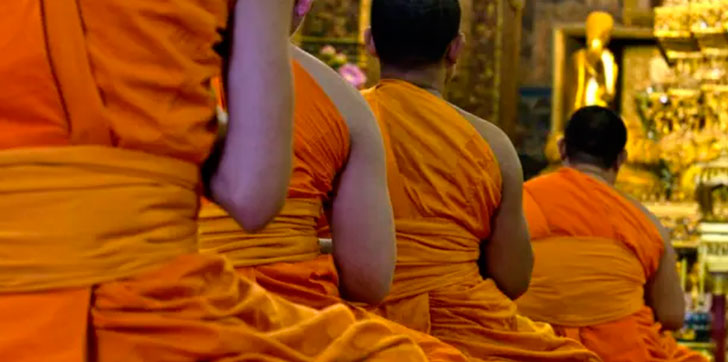 Mujer fue arrestada por seducir y extorsionar a monjes budistas en Tailandia