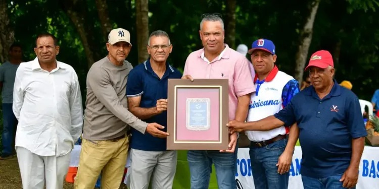 Inaugurado el Torneo Unidad del Campo en San Francisco de Macorís.