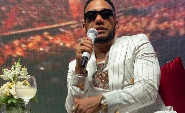 Elvis Martinez se prepara para brindar dos noches memorables con su espectaculo “Un Camarón en la Gran Arena del Cibao”.