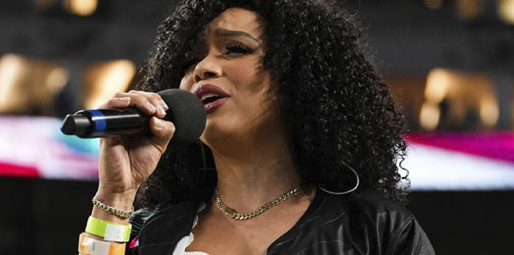 Chelsy Bautista interpreta el Himno Nacional Dominicano en el estadio de los Marlins en Miami