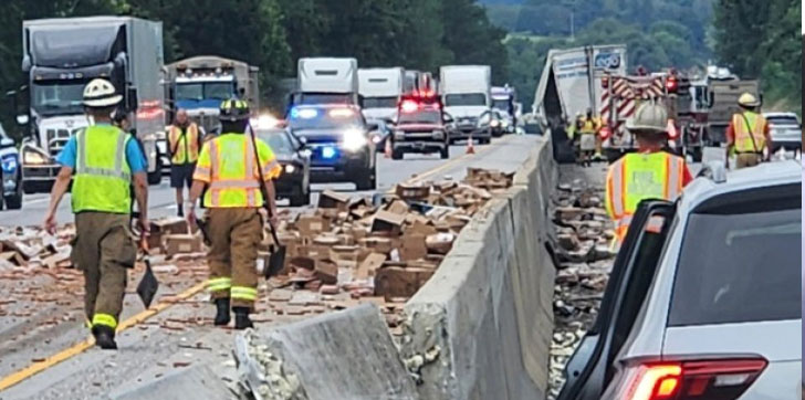 Caos en Pensilvania por un derrame de hot dog y cierran una autopista