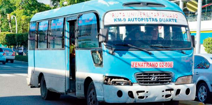 Balacera en guagua de la ruta 27 deja un haitiano muerto y dos mujeres heridas; conflicto inició por insultos raciales