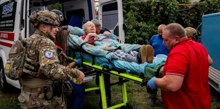 Tragedia en Ucrania: Bomba rusa mata a 24 personas que hacían fila para cobrar su pensión