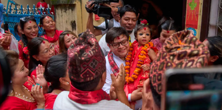 Eligen a una niña de dos años como la nueva “diosa viviente” de Nepal