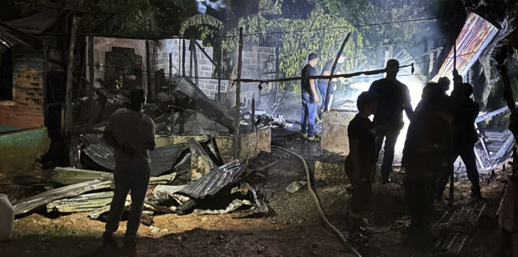 Tres familias pierden sus viviendas tras incendio en Yamasá