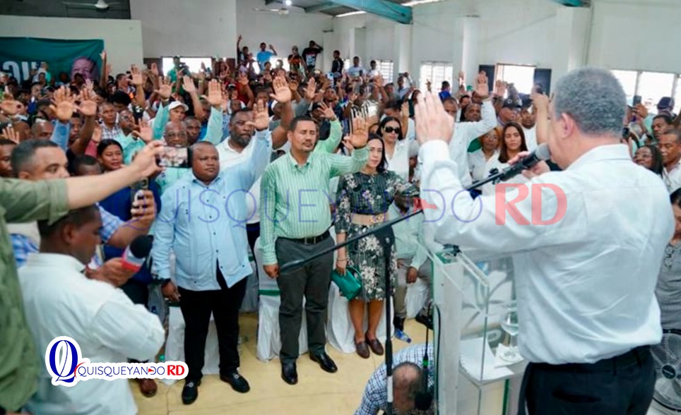 Exdirigentes del PRM y PLD se integran a la FP en San Cristóbal bajo juramentación de Leonel