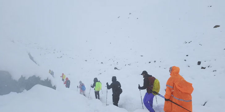 Tormenta de nieve en el Everest deja casi mil escaladores varados