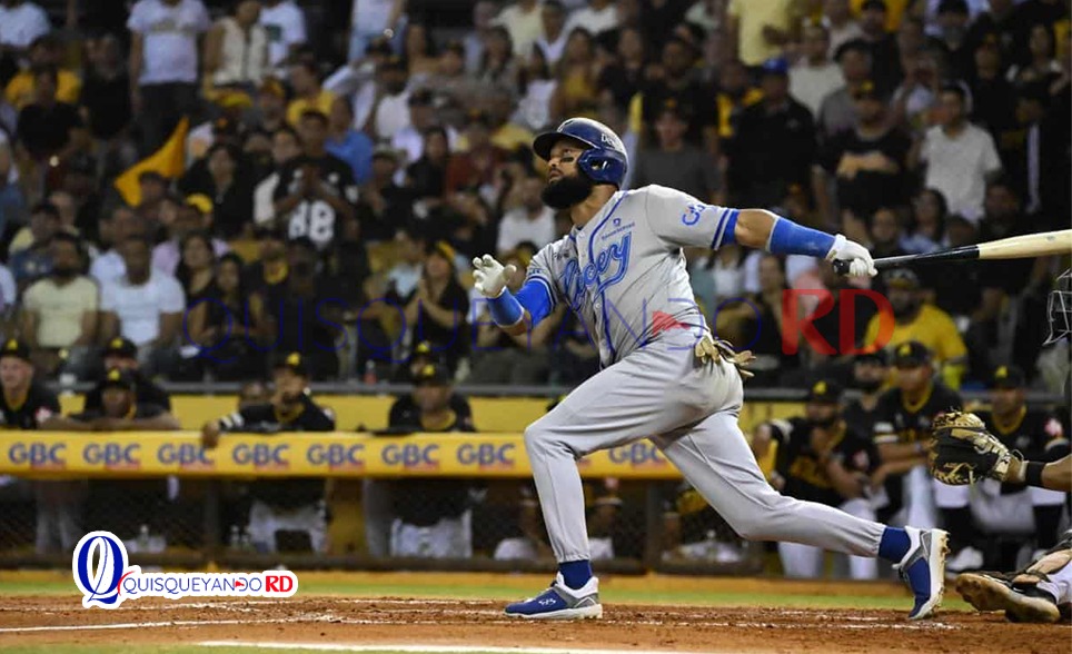 Licey sobrevive con triunfo frente a las Águilas