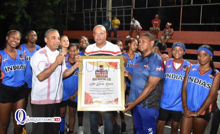 Las Indias Basketball Club reconocen a Otto Conce por su apoyo al baloncesto femenino