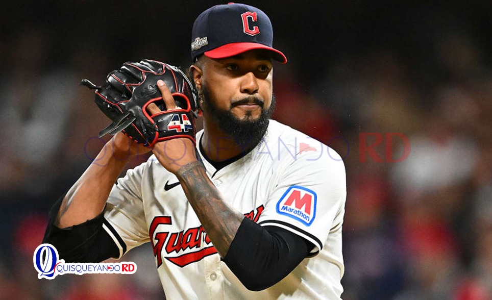 Documento judicial señala que Emmanuel Clase manipuló pitcheos en 48 partidos