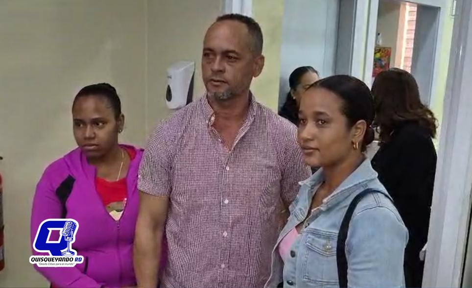 Moradores de La Enea y Génimo llegan a la Gobernación de Duarte; exigen arreglo de calles y soluciones a demandas comunitarias