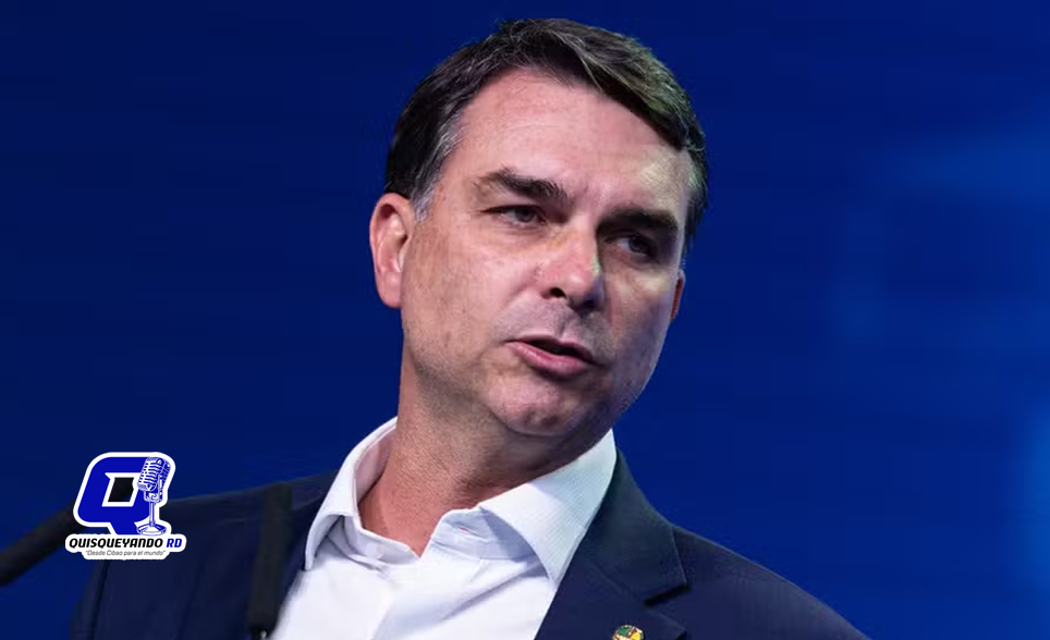 Prohíben a Flavio Bolsonaro salir de Brasil en medio de investigación por lavado de dinero