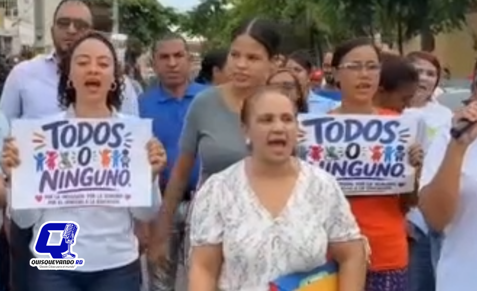 Realizan bocinazo en demanda de nuevo plantel para estudiantes sin cupo en escuela LARPE