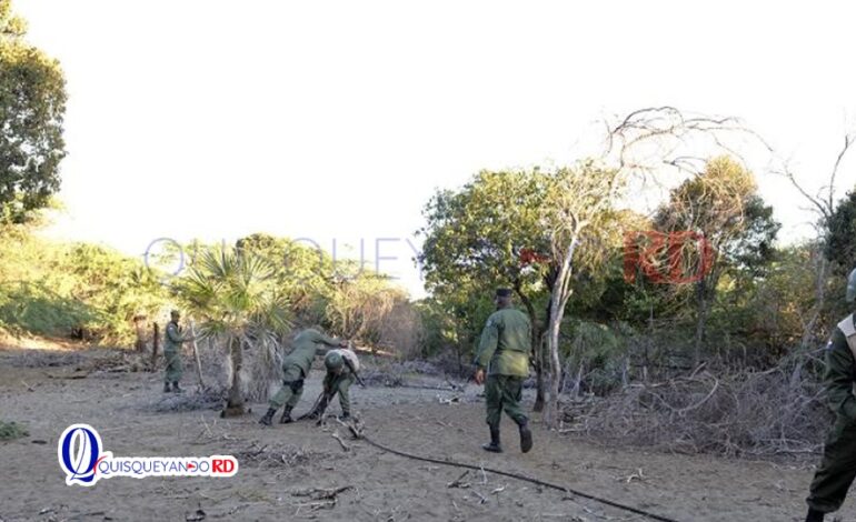 Autoridades del Ministerio de Medio Ambiente y Recursos Naturales realizaron ayer un descenso en Las Dunas de Baní, específicamente en la zona recientemente ocupada por particulares dentro de la Reserva Científica Félix Servio Ducoudray.