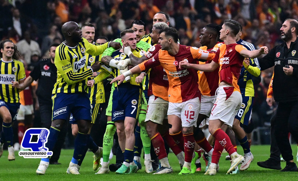 ¡Batalla campal entre Galatasaray Y Fenerbahçe tras el pitazo final!