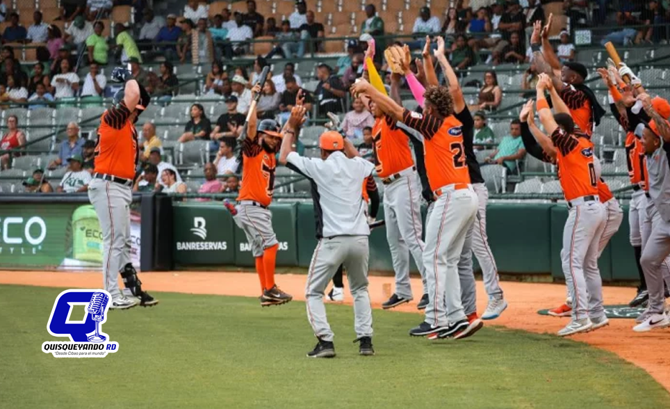 ¡Los Toros castigan a Las Estrellas con dos cuadrangulares!