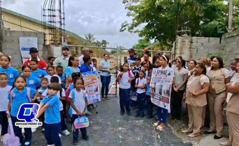 ¡PADRES CIERRAN ESCUELA! Exigen mejoras urgentes en el Emilio Prud’ Homme
